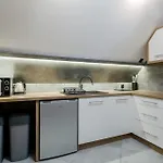Marti Gold 3*