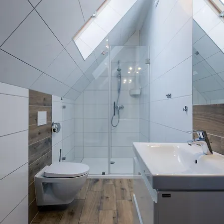 Marti Gold 招待所