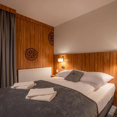 Marti Gold 招待所