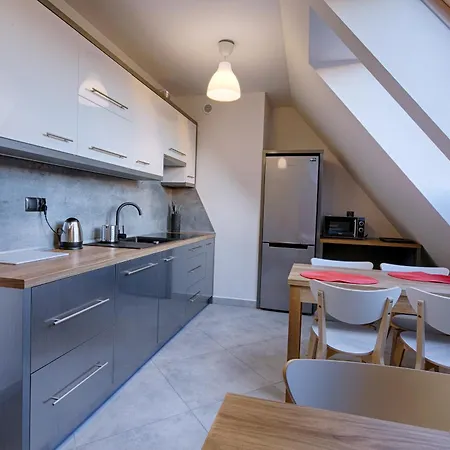 Marti Gold 招待所