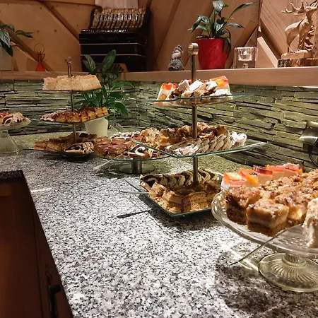 Marti Gold 招待所