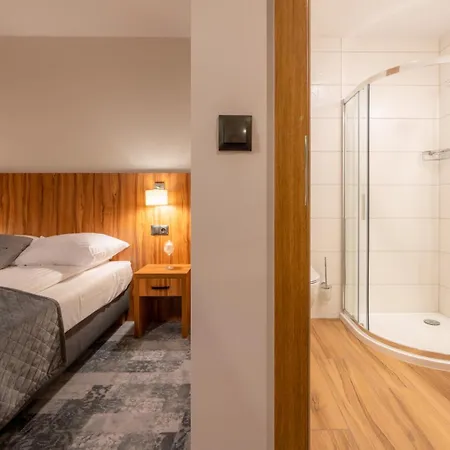 Marti Gold 招待所