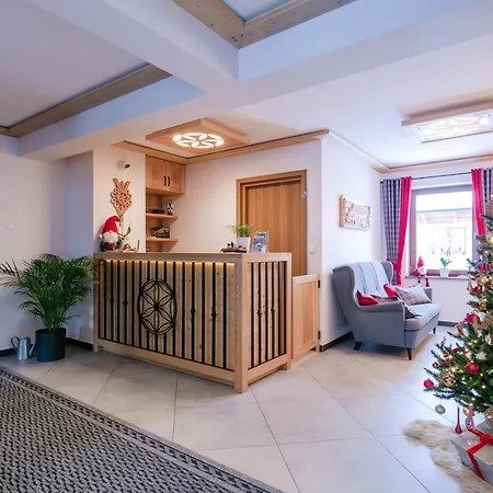 Marti Gold 招待所 3*